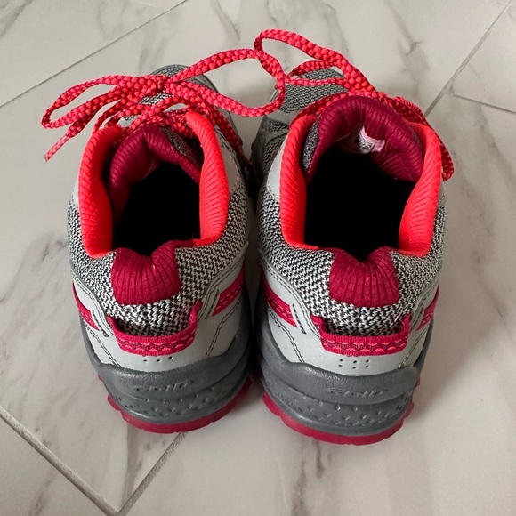 Women’s Saucony Tennis Shoes - Picture 2 of 7